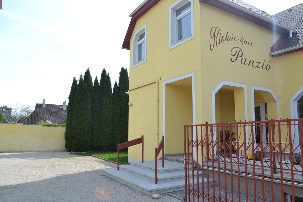 Kiskut Liget Pension Gyor Luaran gambar