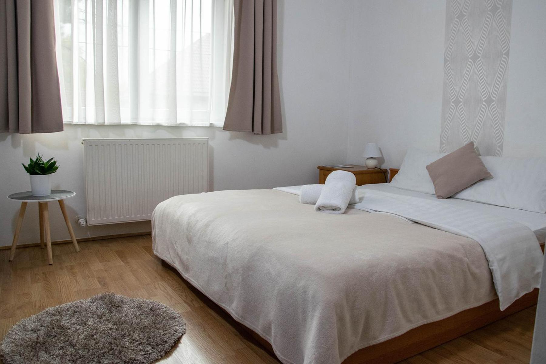 Kiskut Liget Pension Gyor Luaran gambar